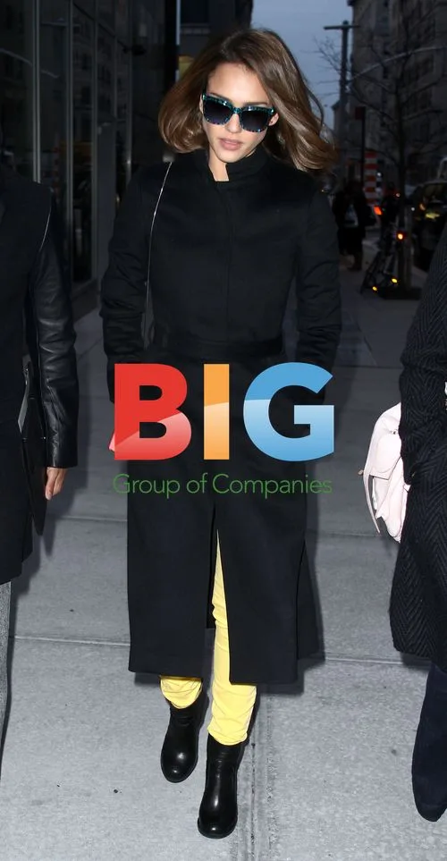 Jessica Alba goes to salon in NYC