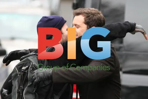 Joshua Jackson and Anna Torv on Fringe Set