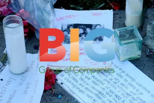 Fans Leave Notes for Whitney Houston