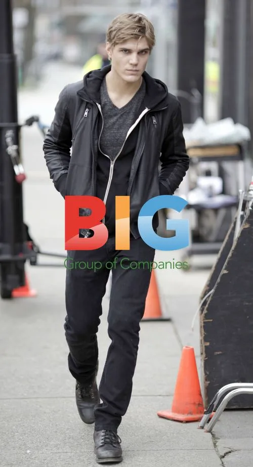 Chris Zylka on set of "The Secret Circle"