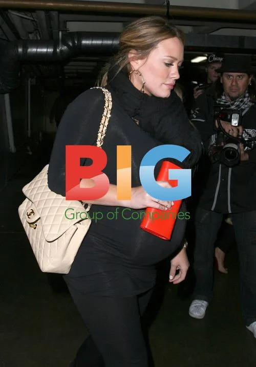 Pregnant Hilary Duff and Sister Haylie Duff