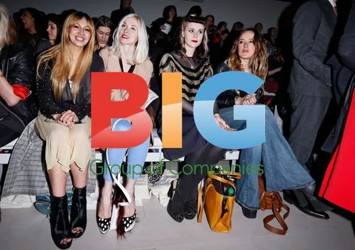 Zara Martin, Portia Freeman, Kate Nash and Jess Mills at Felder Felder Show