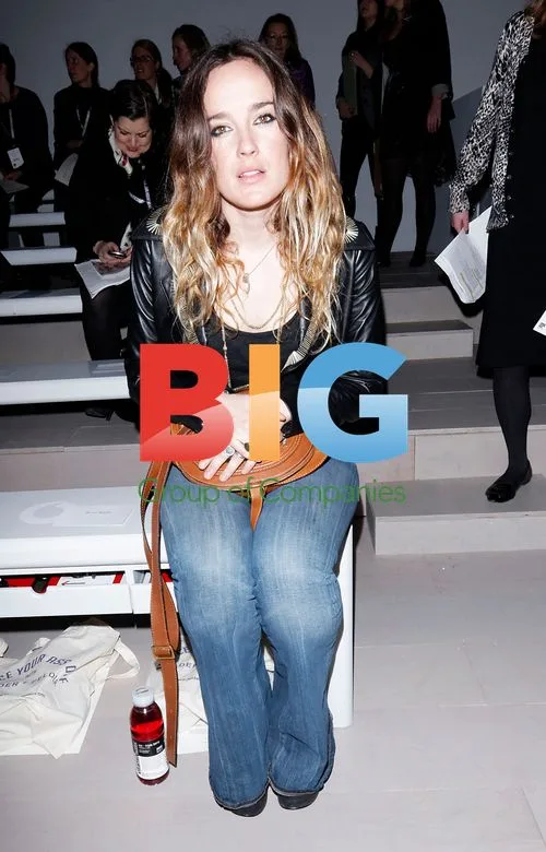Jess Mills at Felder Felder Show