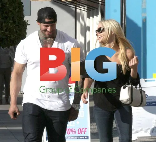 Porn star Jesse Jane shopping in West Hollywood