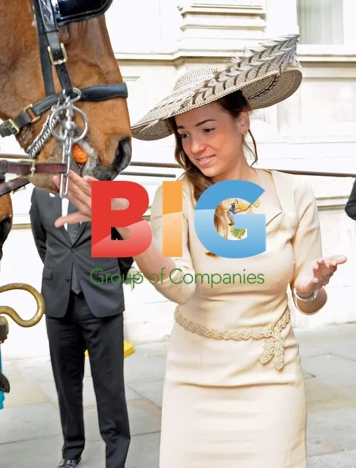 Ambassador Ana Irene Delgado feeds horse in London