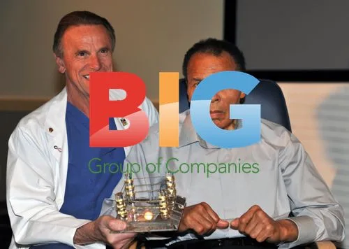 Muhammed Ali honors physicians at Barrow Institute