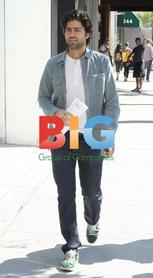 Adrian Grenier in Beverly Hills