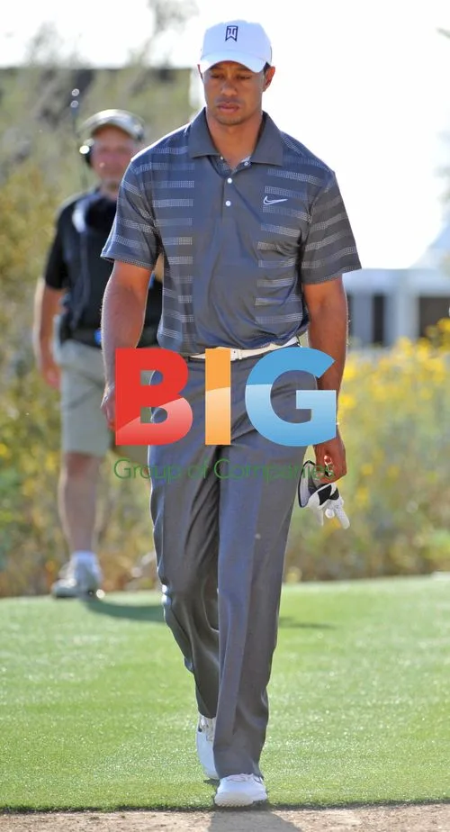Tiger Woods Walks Off 18th Tee