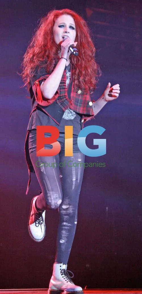 Janet Devlin at X Factor Tour Opener