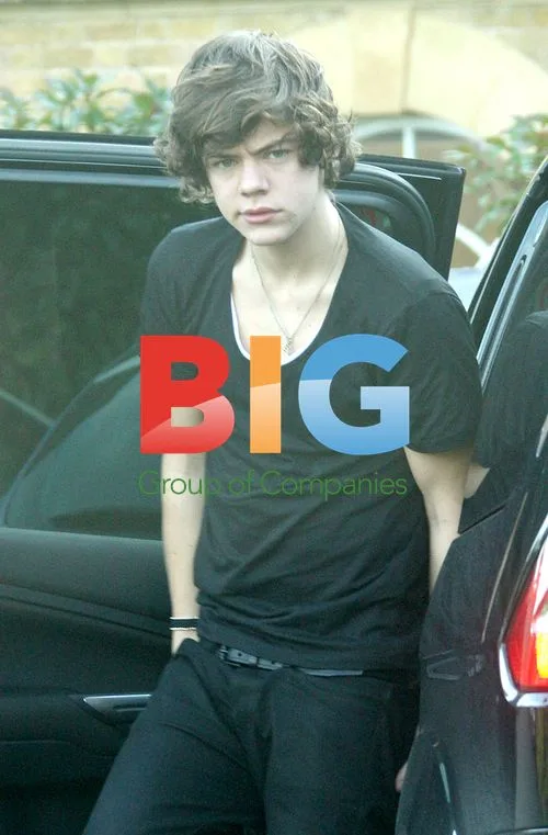 Tired Harry Styles Leaving DJ's Flat
