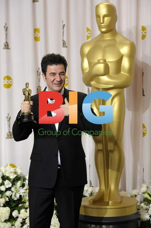 Ludovic Bource Holds Oscar for "The Artist"
