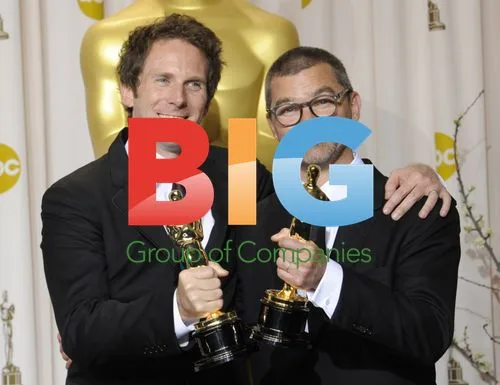 Kirk Baxter and Angus Wall Pose with Oscar for "The Girl with Dragon Tattoo"