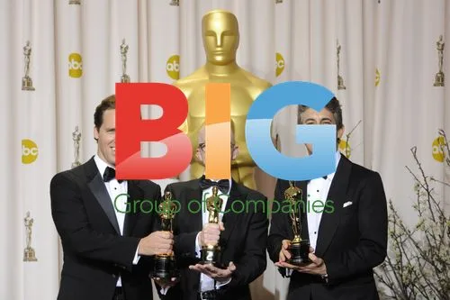 Alex Payne, Nat Faxon and Jim Rash with Oscar