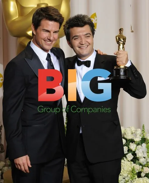 Producer Thomas Langmann and Tom Cruise backstage at Oscars