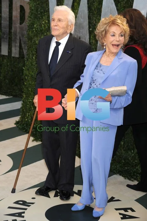 Kirk Douglas and Anne Douglas at Vanity Fair Oscars Party