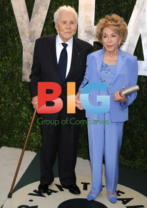 Kirk Douglas and Anne Douglas at Vanity Fair Oscar Party