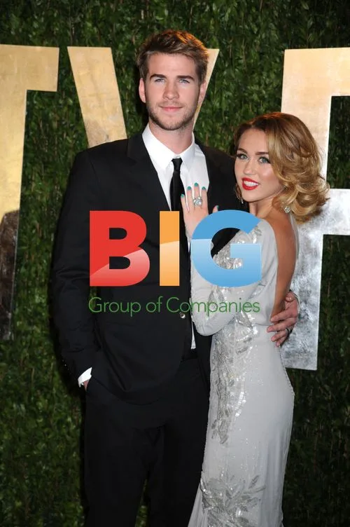 Miley Cyrus and Liam Hemsworth at 2012 Vanity Fair Oscar Party