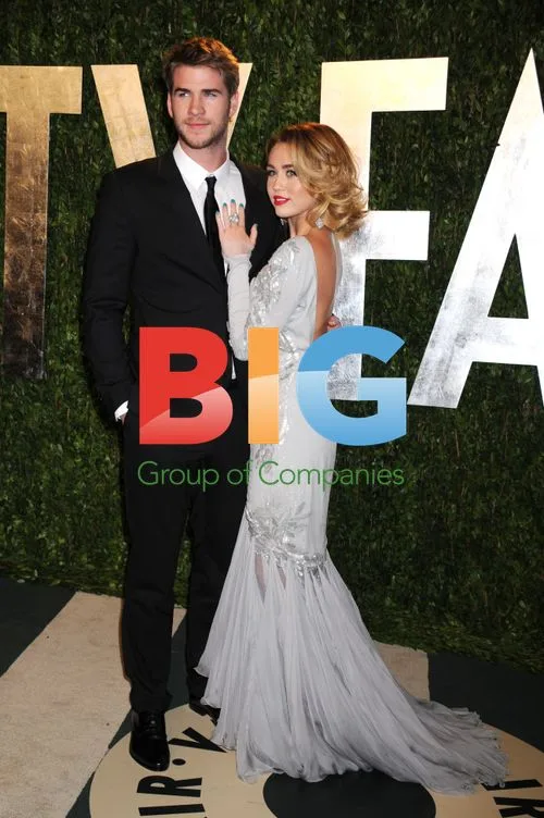 Miley Cyrus and Liam Hemsworth at 2012 Vanity Fair Oscars