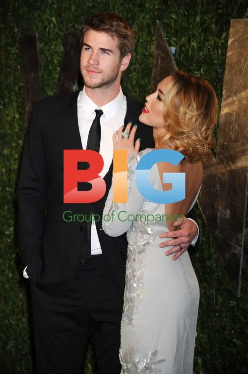 Miley Cyrus and Liam Hemsworth at 2012 Vanity Fair Oscar Party