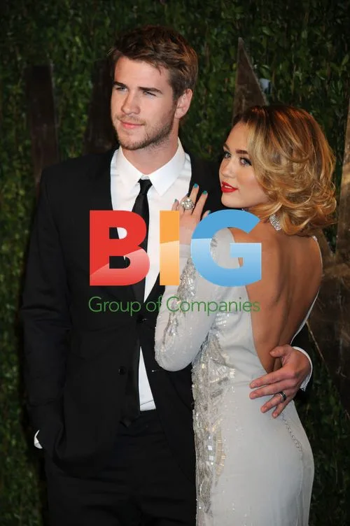 Miley Cyrus and Liam Hemsworth at 2012 Vanity Fair Oscar Party