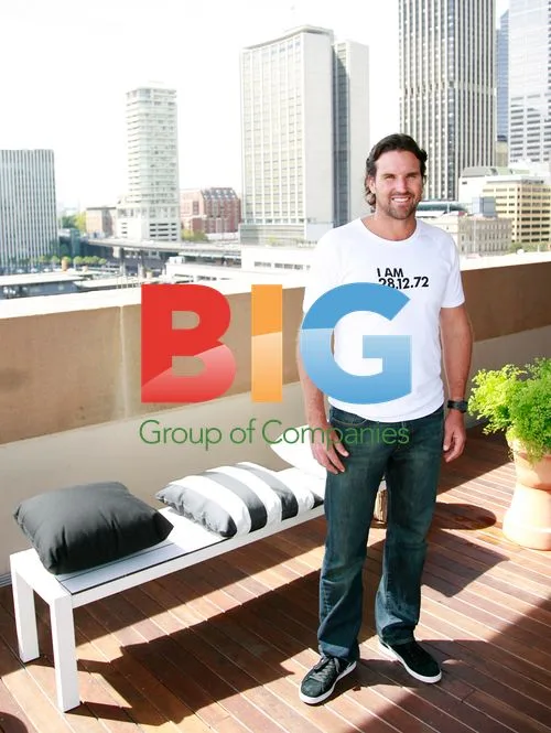 Sarah Murdoch and Pat Rafter host Bonds event