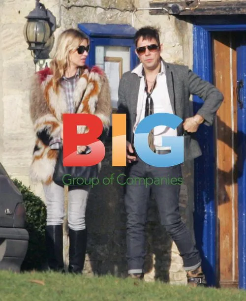 Kate Moss and Jamie Hince Leave Pub Lunch