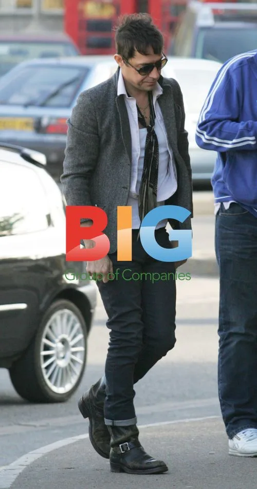 Kate Moss and Jamie Hince Pub Lunch in Cotswolds