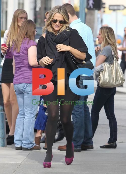 Molly Sims Leaving Restaurant