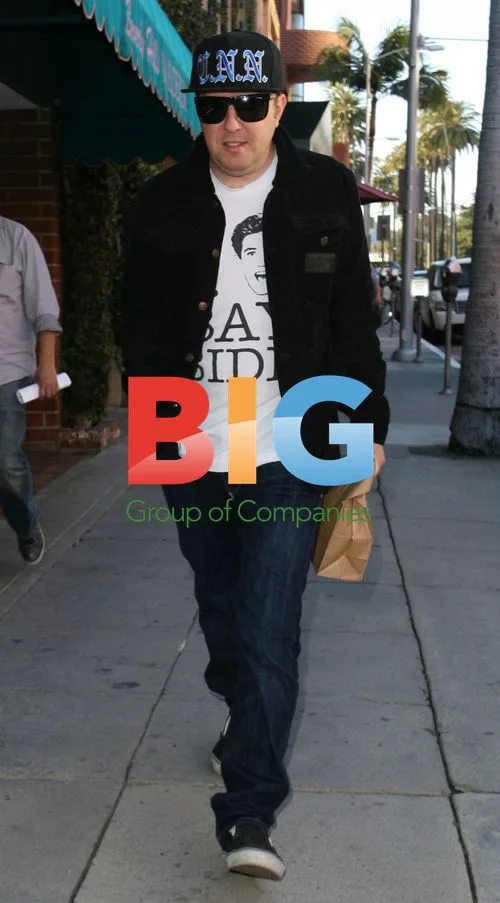 Nick Swardson Leaves Medical Building