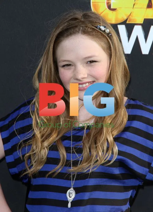 Natalie Alyn Lind at Cartoon Network Hall of Game Awards