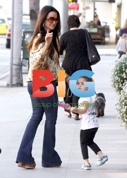 Kyle Richards and Portia Running Errands