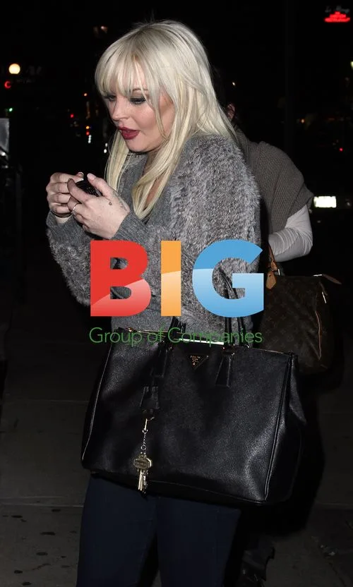Lindsay Lohan Dines in NYC