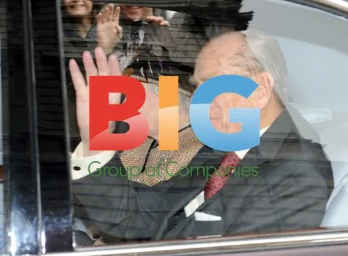 Queen Elizabeth and Prince Phillip Open Cultural Venue