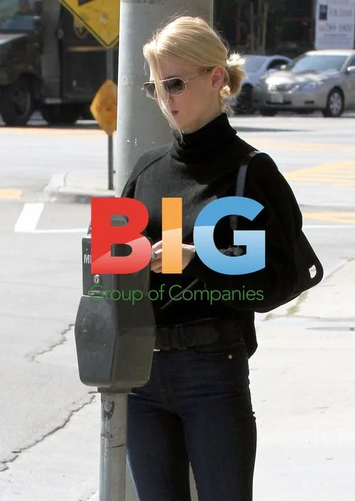 January Jones Leaves Lunch with Friend