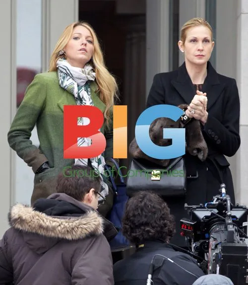 Blake Lively and Kelly Rutherford on Gossip Girl set
