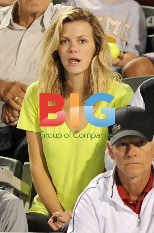Brooklyn Decker at Andy Roddick match