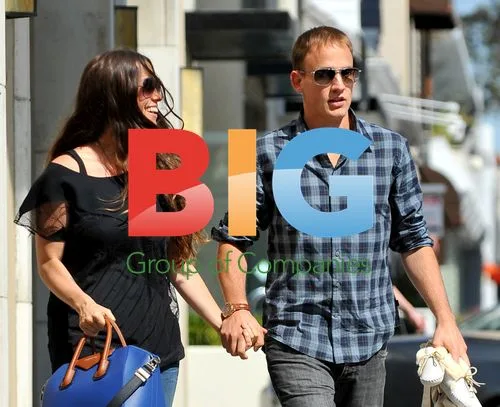 Alanis Morissette Out With Husband