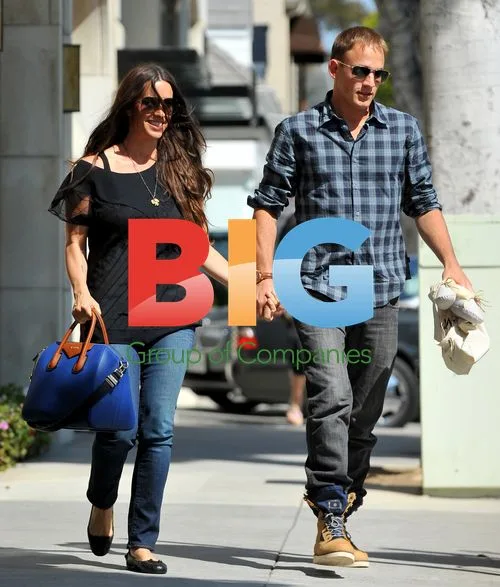Alanis Morissette out with husband