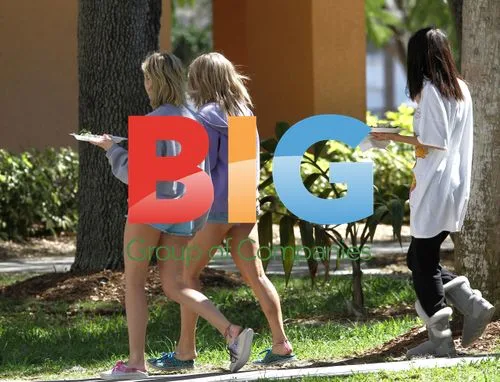 Vanessa Hudgens, Selena Gomez & Ashley Benson on "Spring Breakers" Set