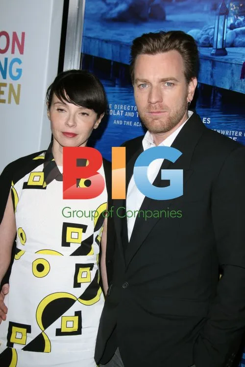 Eve Mavrakis and Ewan McGregor at 'Salmon Fishing in the Yemen' premiere
