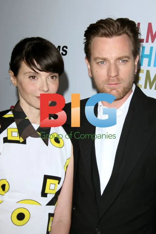 Eve Mavrakis and Ewan McGregor at 'Salmon Fishing' Premiere