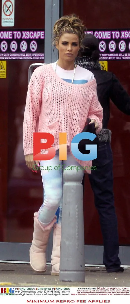 Katie Price Skiing Lessons at SNO!zone