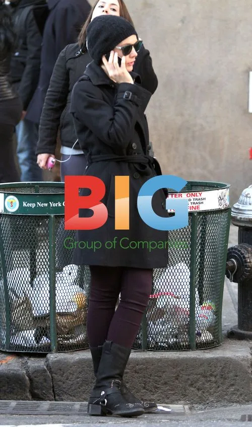 Carey Mulligan Strolling in NYC