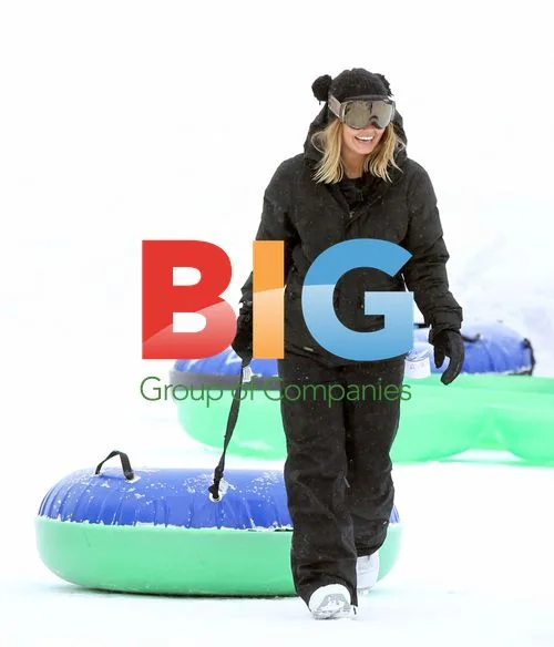 Lara Bingle Snowboarding in Vail