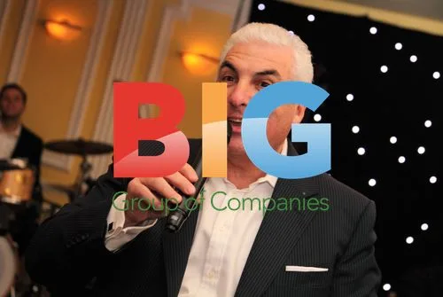 Mitch Winehouse Performs with Big Band