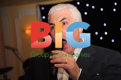 Mitch Winehouse Performs with Big Band