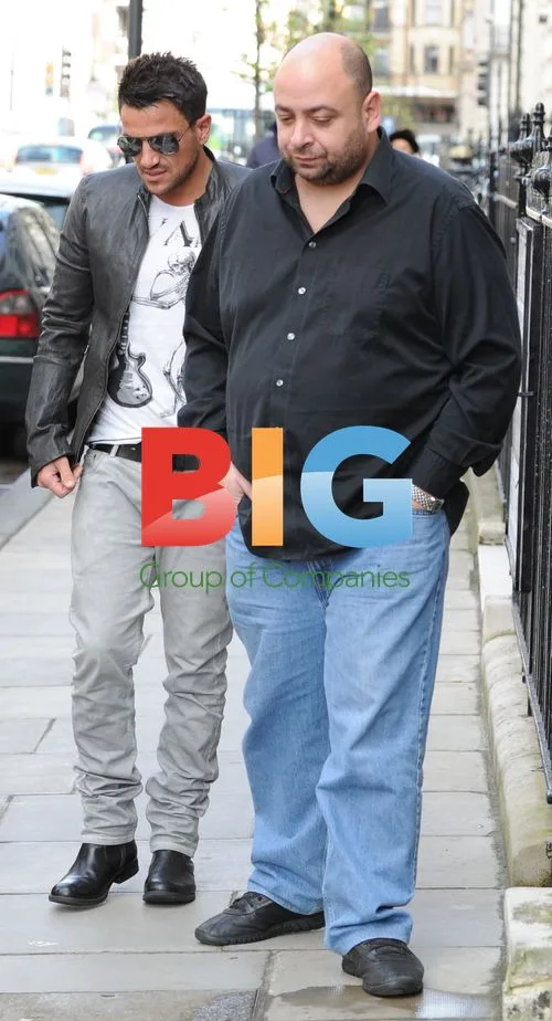 Peter Andre and Brothers Visit Hospital