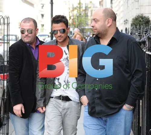 Peter Andre and Brothers Visit Hospital in London