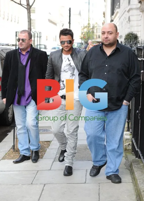Peter Andre with Brothers Visit Hospital