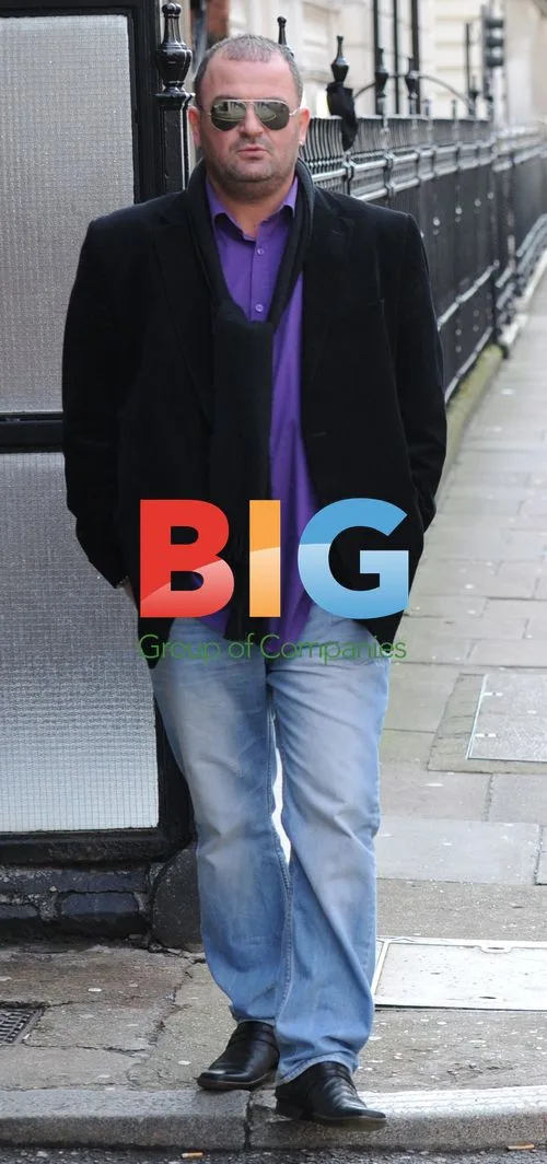 Peter Andre and Brothers Visit Hospital